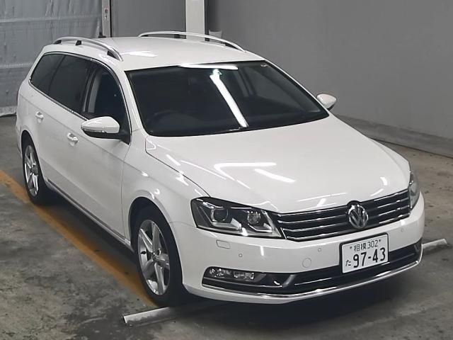 23 Volkswagen Passat variant 3CCAX 2013 г. (ZIP Tokyo)